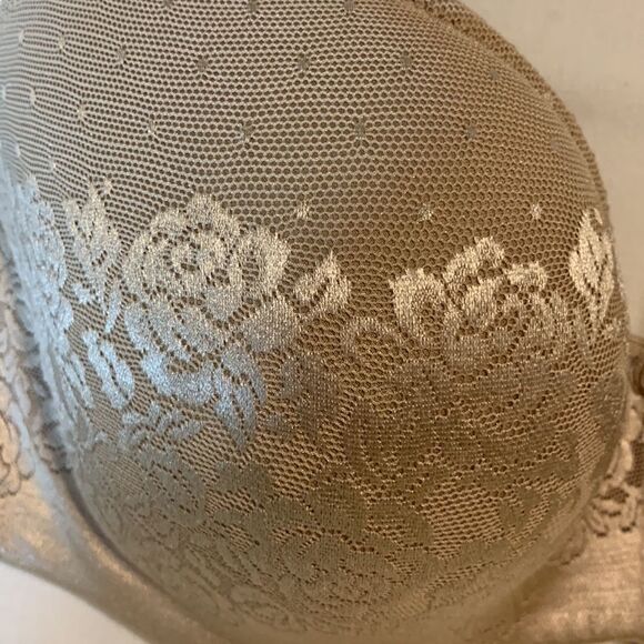Soma 34D cream/nude bra w/underwire and lightly padded. Detail lace overlay - Picture 3 of 8